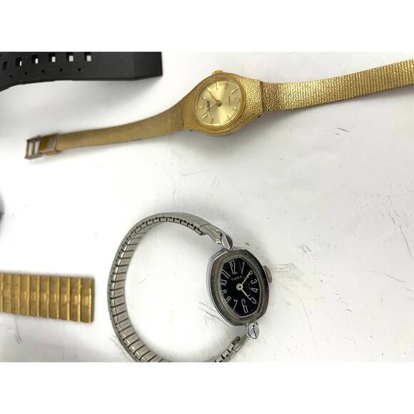 Lot Of 24 Vintage Assorted Watches For Repair Need New Batteries Untested Modern - Picture 9 of 13